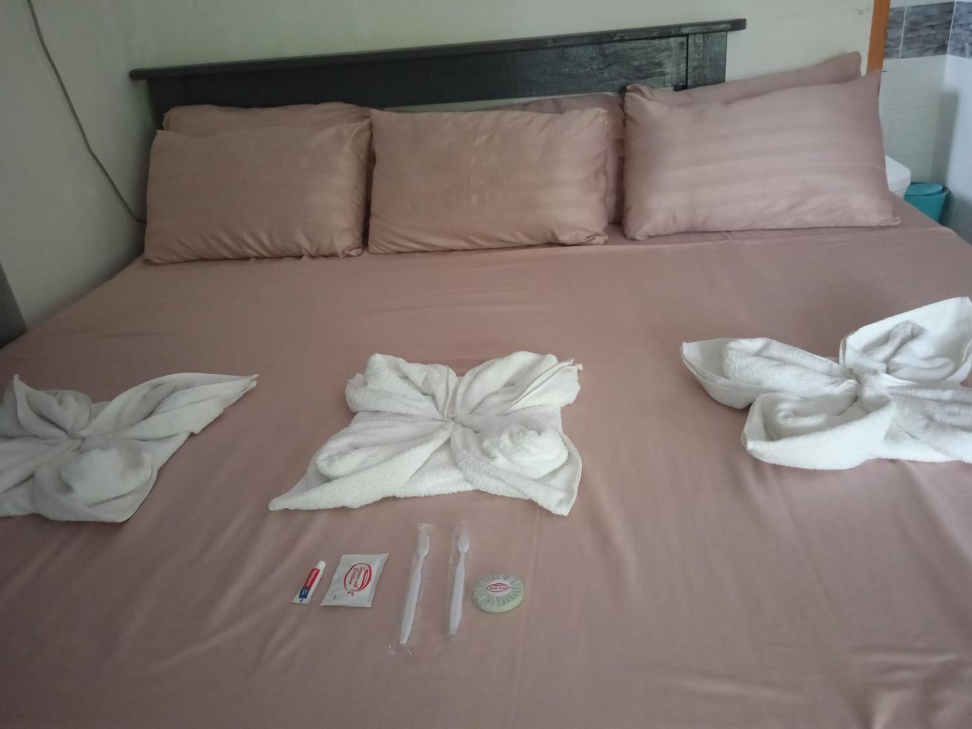 Bed and Breakfast Sarah'S Garden Bnb & Spa Clarin  Екстер'єр фото