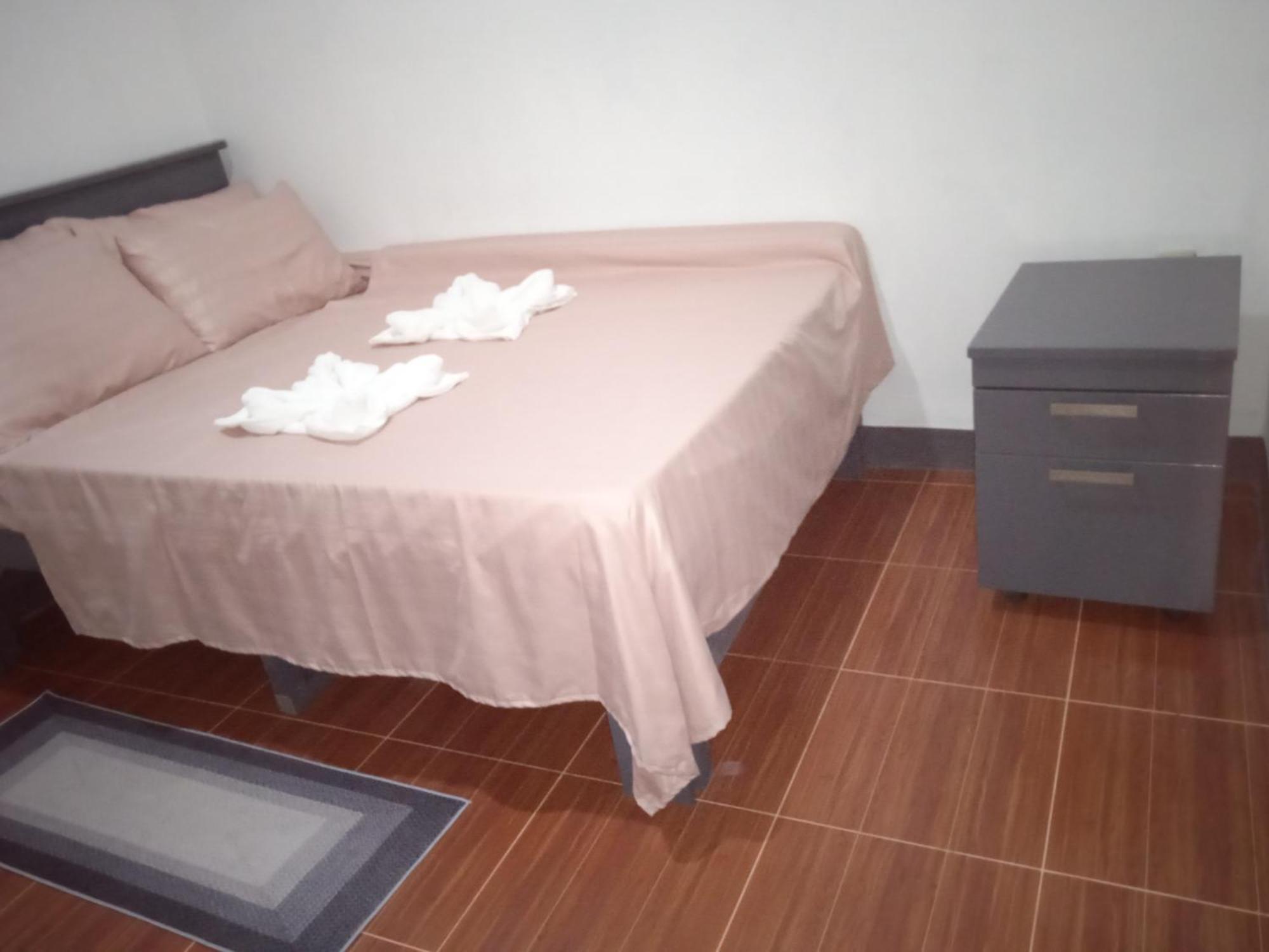 Bed and Breakfast Sarah'S Garden Bnb & Spa Clarin  Екстер'єр фото